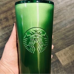 Starbucks Holiday 2023 Green
Shine Stainless Steel Venti Tumbler Limited Edition